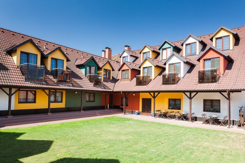 Hotel u Crlíků Tetčice Exterior foto
